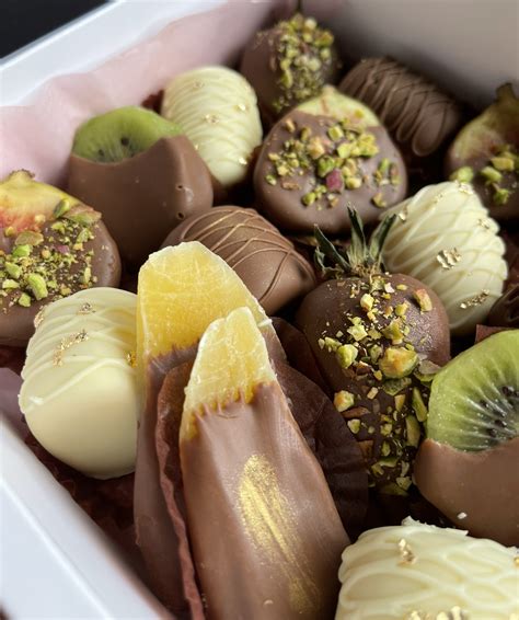 Assorted Belgian Choco Fruits Strawbarbie®