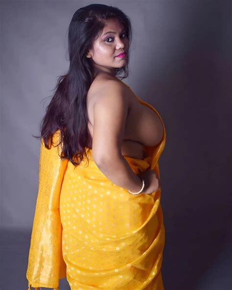 Desi Milf Shows Her Side Big Boobs Wearing Just A Braless Yellow Saree
