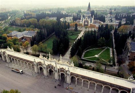 Descubre La Historia Del Cementerio De La Almudena En Nuestras Visitas