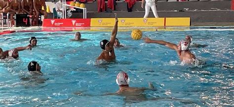 El S Nior Mascul De Waterpolo Resisteix El Barceloneta Fins Al Descans