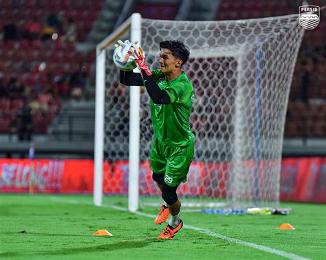 Gg Banget Penyelematan Gemilang Kiper Persib Kevin Mendoza Jadi Buah