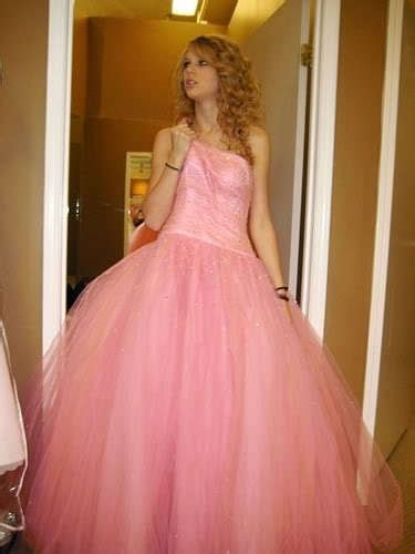 Post A Pic Of Taylor In A Pink Dress Taylor Swift Answers