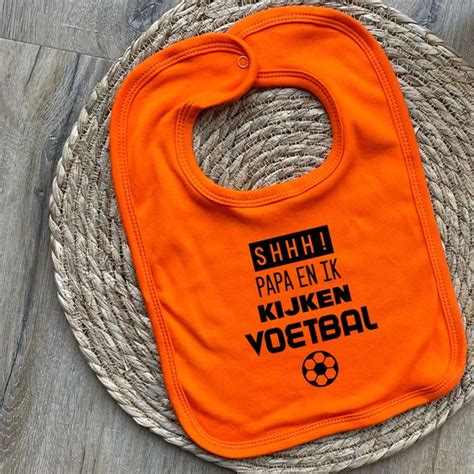 Slab Met Tekst Shhh Papa En Ik Kijken Voetbal Oranje Unisex