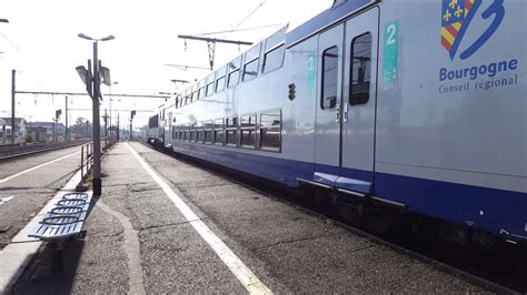 arrivé et départ du TER n891003 en gare de Montereau à destination de