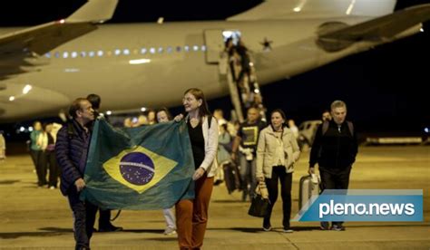 Repatriados relatam alívio Olhar para o céu e não temer bombas