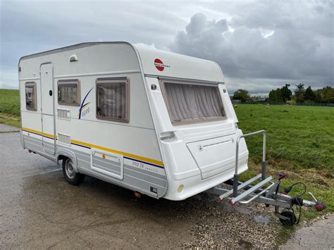 Bürstner Fun 390 TK met mover en fietsenrek bij Verweij Caravans te