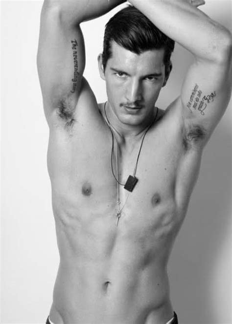 Andrea Preti Le Foto Piccanti Del Naufrago Dell Isola Gay It