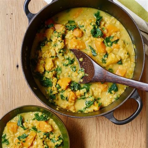 Ragoût de lentilles au cari avec courge musquée chou frisé et lait de