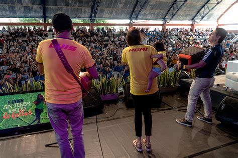 En Colombia Miles De J Venes Y Estudiantes Universitarios Asisten A