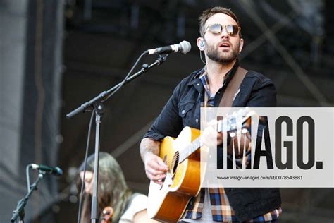 Simon Ward Lead Singer Of The Strumbellas Performs At The 2017 Beale