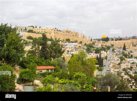 Una Vista De La C Pula De La Roca En El Monte Del Templo En Jerusal N