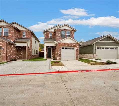 Legacy On Rockhill Townhomes For Rent Mckinney Tx