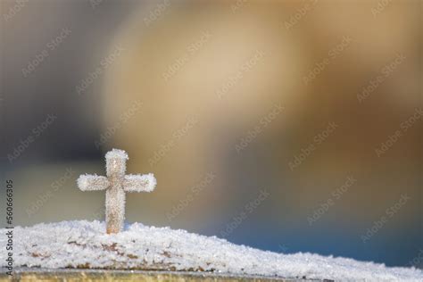 Kleines Kreuz Trauer Erinnern Danken Gedenken Stock Photo Adobe Stock