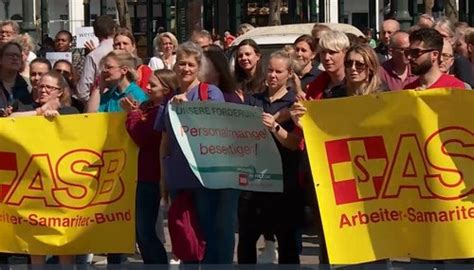 Kundgebung Am Tag Der Pflegenden Auf Dem Hamburger Rathausmarkt Ein