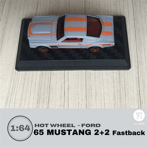 Hot Wheels Mustang Fastback escala caixa acrílica Mini na Web