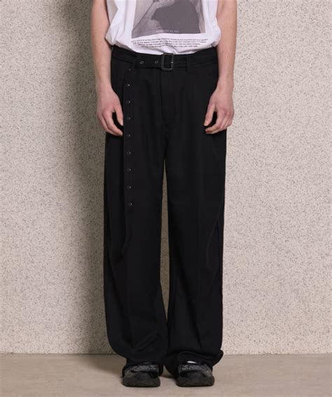 Musinsa Martin Plan Cut Out One Tuck Slacks Black