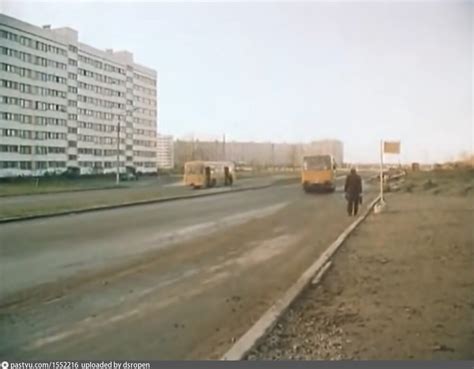 Парашютная улица