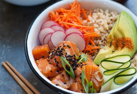 Cette Recette De Bol De Poke Au Saumon Et Riz Brun Est Un Vrai D Lice