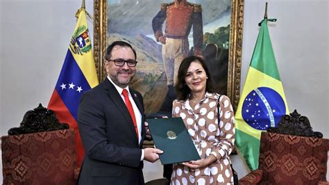 Canciller Gil Recibe Copias De Estilo De Embajadora Designada De Brasil