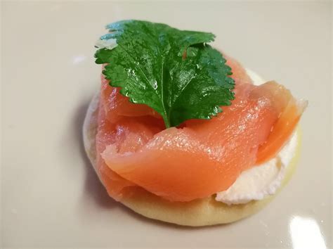 Blinis de queijo creme salmão fumado O cantinho da Isabel