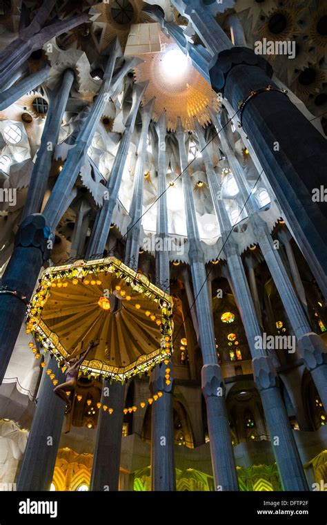 Innere der Sagrada Família oder Basílica ich Temple Expiatori De La