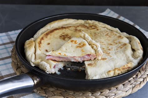 Focaccia Ripiena In Padella