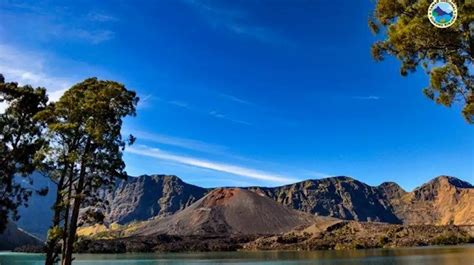 Gunung Rinjani Berstatus Waspada Pendaki Dilarang Beraktivitas Di