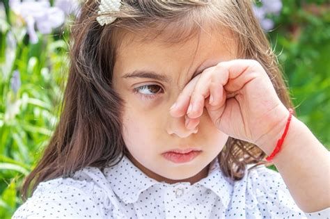 Alergia Estacional En Un Ni O Rinitis Enfoque Selectivo Gente Foto