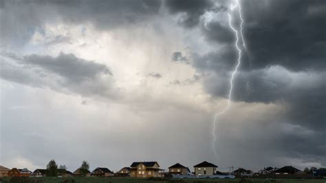 Sturmtief Poly Unwetter Fordert Ein Todesopfer In Deutschland