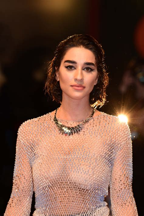 Simona Tabasco Infiamma Con Il Suo Nude Look Il Red Carpet Di Venezia
