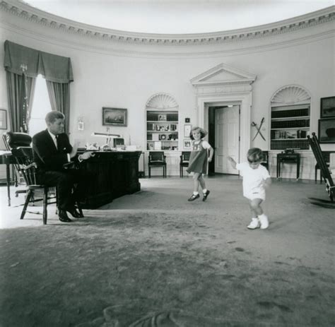 A Secret Visit A Presidential Portrait And Jacqueline Kennedys Return