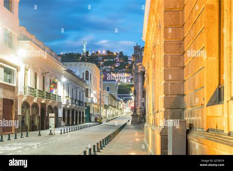 Plaza Grande in old town Quito, Ecuador at night Stock Photo - Alamy