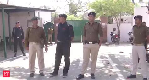 Land For Jobs Scam CBI Raids Rabri Devi S Residence In Patna The