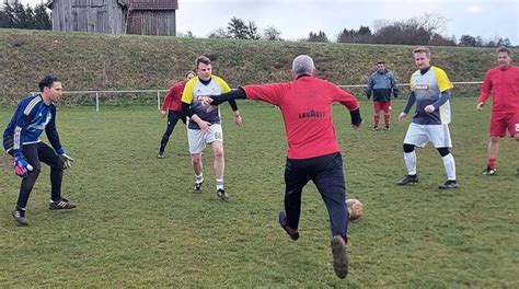 Form Check In Hayingen Nationalmannschaft Der Spitzenk Che Will Zur Em