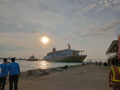 Kapal Km Dobonsolo Angkut Ribuan Pemudik Pesepeda Motor Arus Balik Dari