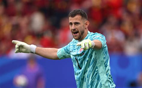 Martin Dubravka Underpins Celtic Links As Slovakia Reach Euro 2024