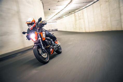 Motorrad Vergleich Ktm Duke Vs Honda Cb R