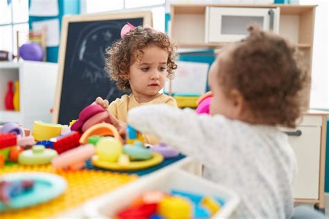 Czy matka samotnie wychowująca dziecko ma pierwszeństwo w przedszkolu