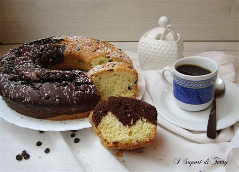 Ciambellone Bicolore Con Gocce Di Cioccolato