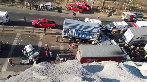 Tráiler Sin Frenos Provocó Una Carambola En La Autopista León Aguascalientes Hay Al Menos 4