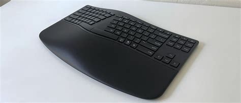 HP 960 Ergonomic Wireless Keyboard review: A curvy design with a ...