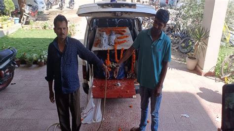 Bihar Smuggling Of Liquor In A Coffin Inside The Hearse। बिहार में पियक्कड़ों की मौज शव वाहन के