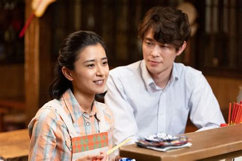 連続テレビ小説「ちむどんどん」第82話。あまゆにて。暢子（黒島結菜・左）と和彦（宮沢氷魚）（c）nhk ― スポニチ Sponichi