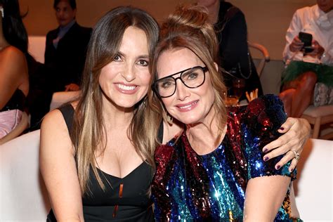 How Mariska Hargitay Got Brooke Shields To Guest Star On Svu Nbc Insider