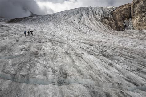 Los Glaciares De Suiza Se Derriten A Una Velocidad R Cord