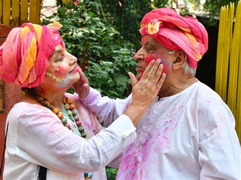 Bollywood Celebs Holi Celebration This Is How Amitabh Raha Ranbir