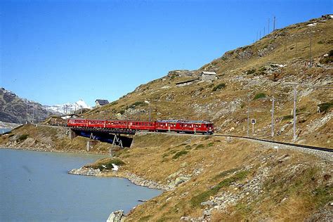 Rhb Regionalzug Von St Moritz Nach Tirano Am Auf