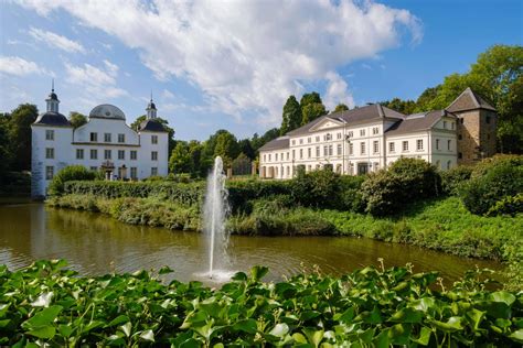 Schöne Wasserschlösser und ihre Parks im Ruhrgebiet