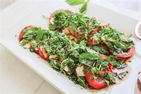 Delicious Tomato Salad Recipe with Fresh Basil