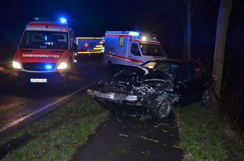 Reportnet De Stade Mehrere Schwerverletzte Bei Schwerem Unfall Auf